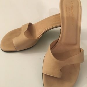 Donald Pliner Tan Volare Toe Wrap 7.5 Kitten Heels